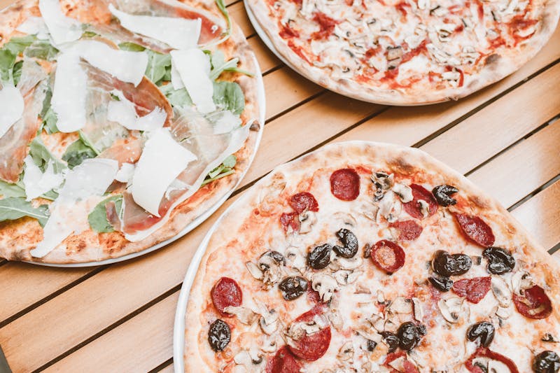 Prosciutto Arugula Round Table Pizza
