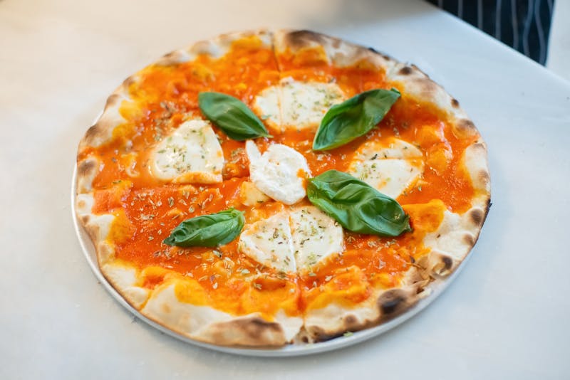 Garlic Chicken Round Table Pizza